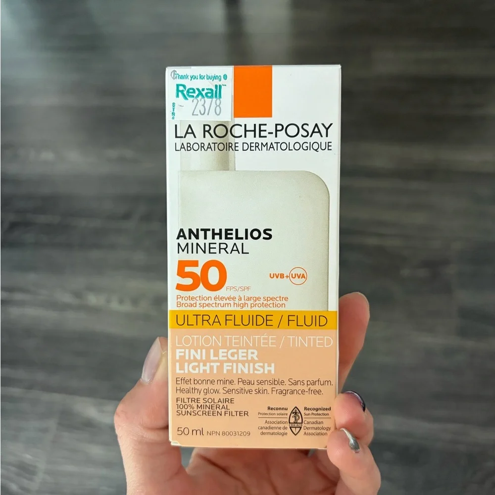 La Roche-Posay Invisible Fluid Sunscreen - Picture 3 of 3